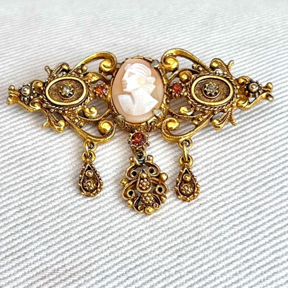 Florenza Vintage Left Facing Cameo Bar Brooch Antiqued Gold Tone Setting Signed